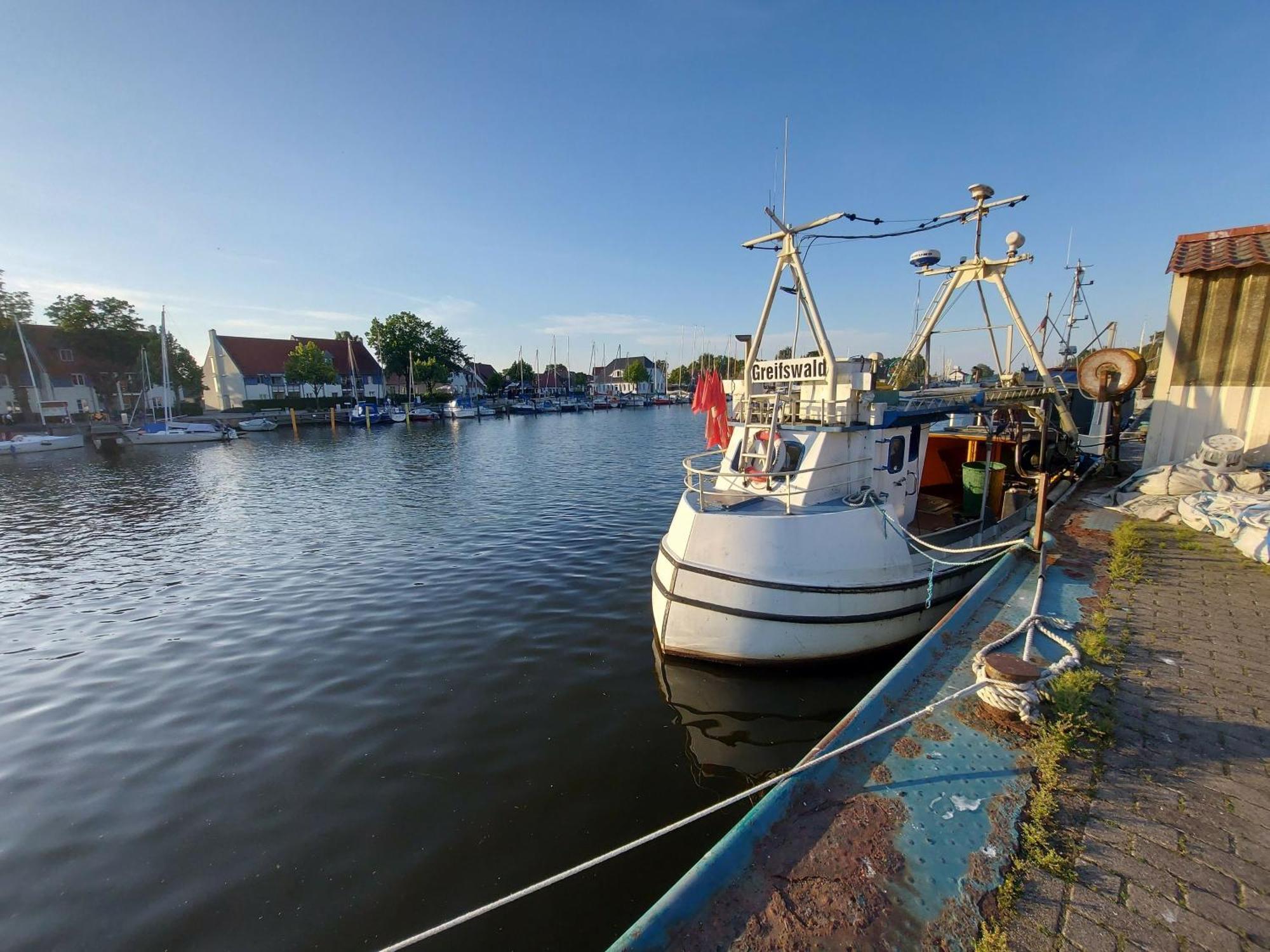 Hochwertige Ferienwohnung Direkt Am Wasser Mit Balkon Greifswald Exteriér fotografie