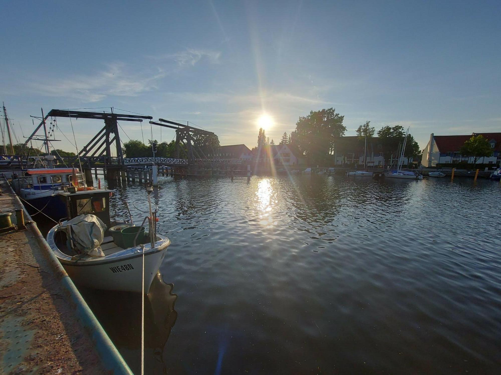 Hochwertige Ferienwohnung Direkt Am Wasser Mit Balkon Greifswald Exteriér fotografie