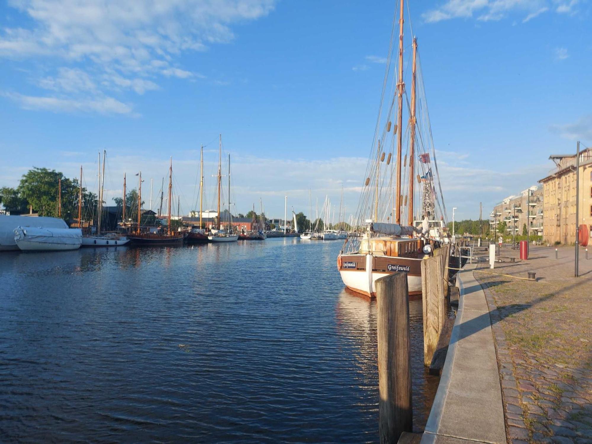 Hochwertige Ferienwohnung Direkt Am Wasser Mit Balkon Greifswald Exteriér fotografie
