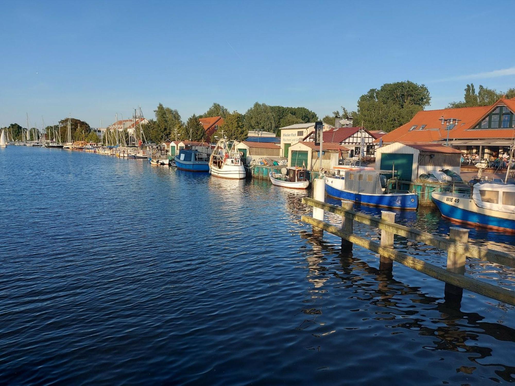 Hochwertige Ferienwohnung Direkt Am Wasser Mit Balkon Greifswald Exteriér fotografie